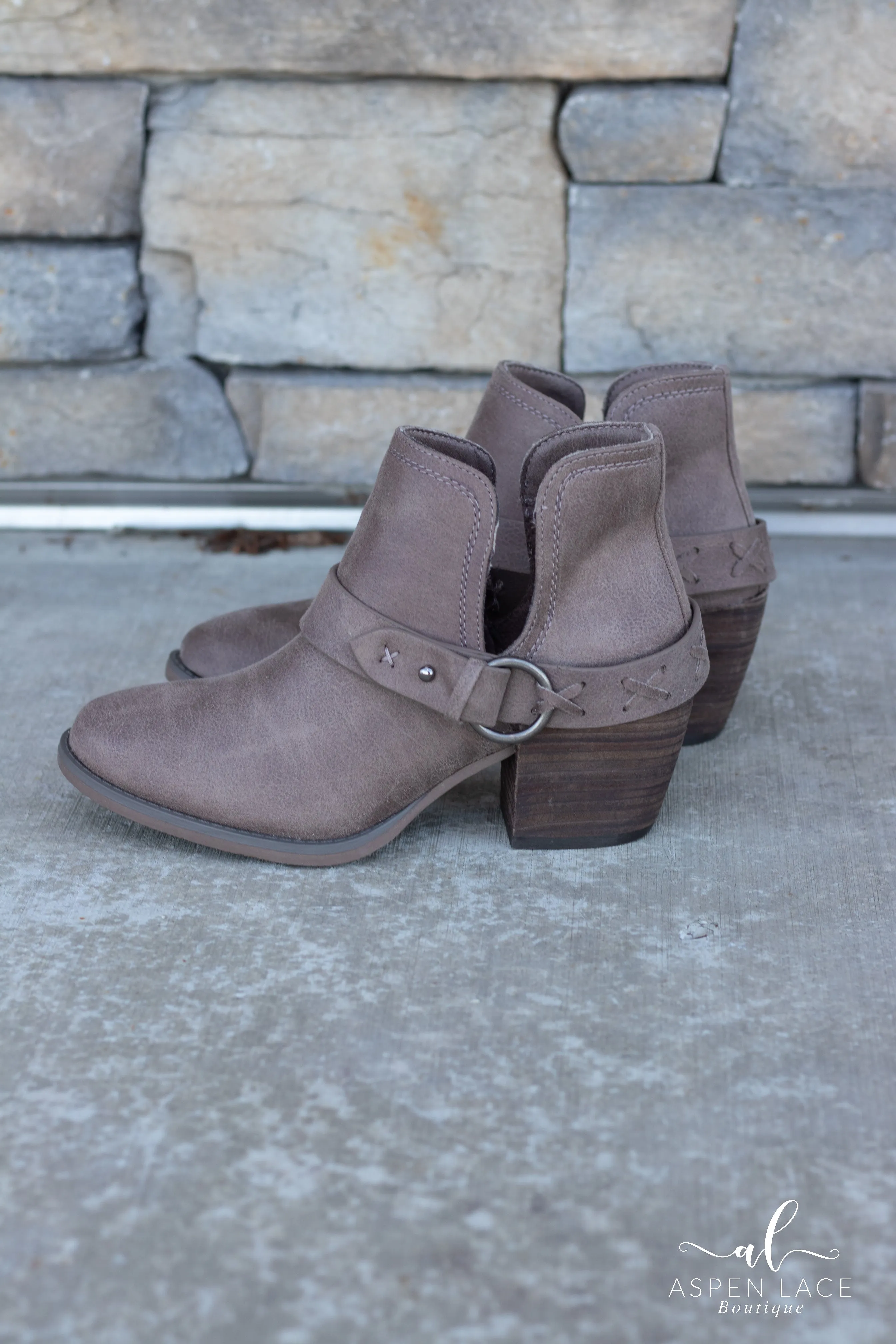 Dixie Ann Booties (Taupe)