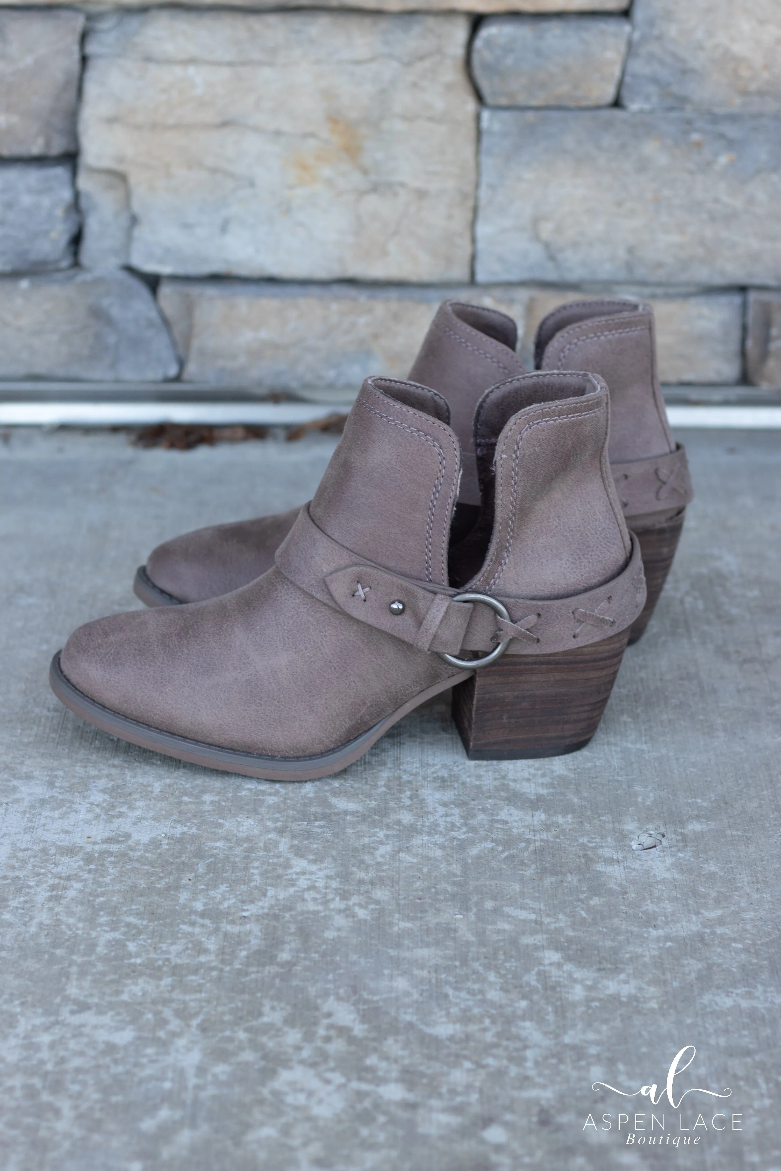 Dixie Ann Booties (Taupe)