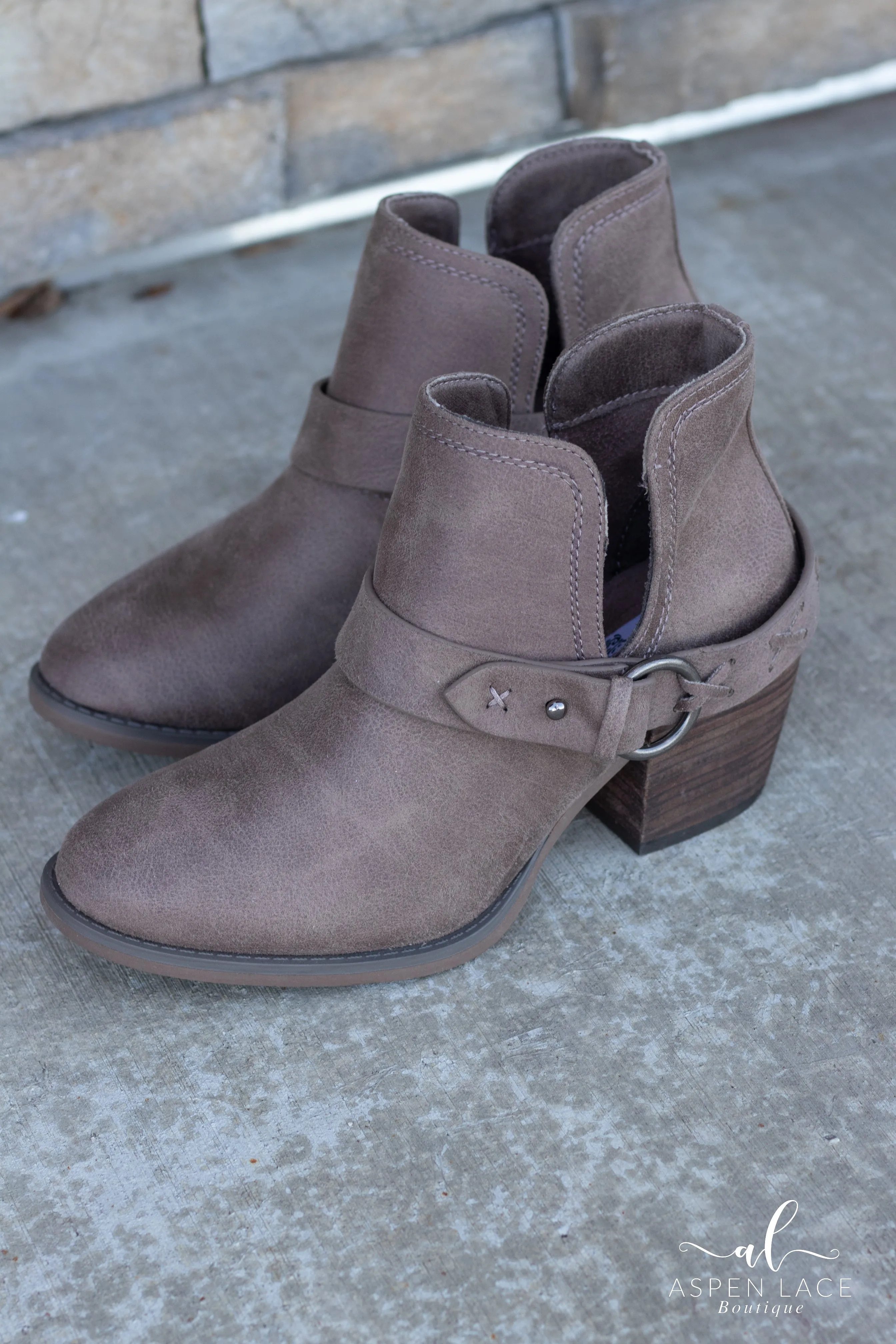 Dixie Ann Booties (Taupe)