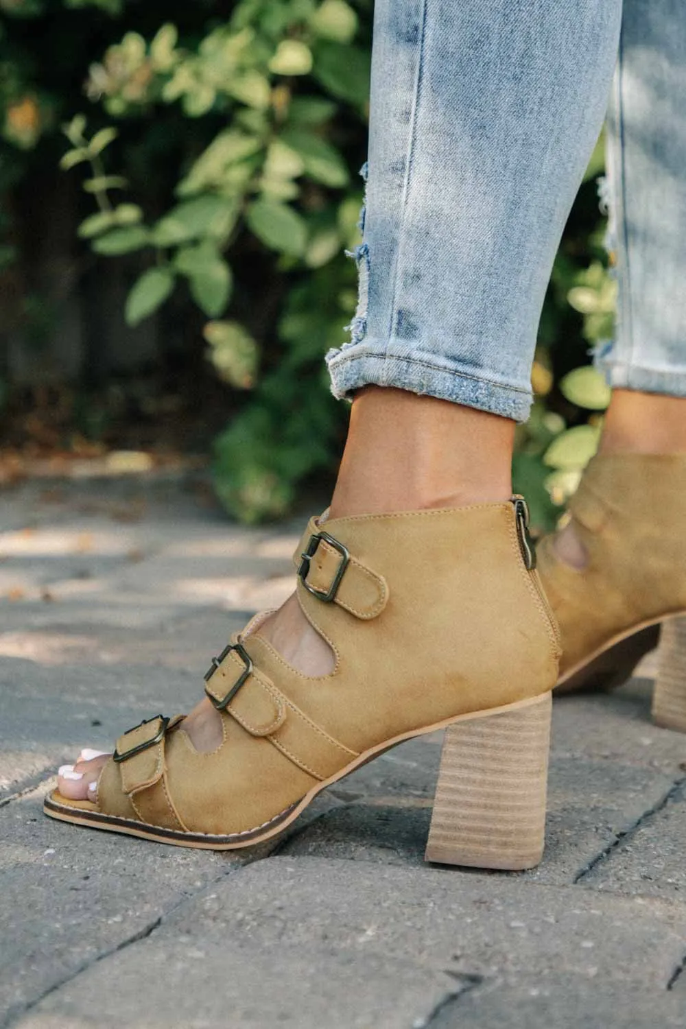 Marjorie Buckle Heel in Mustard